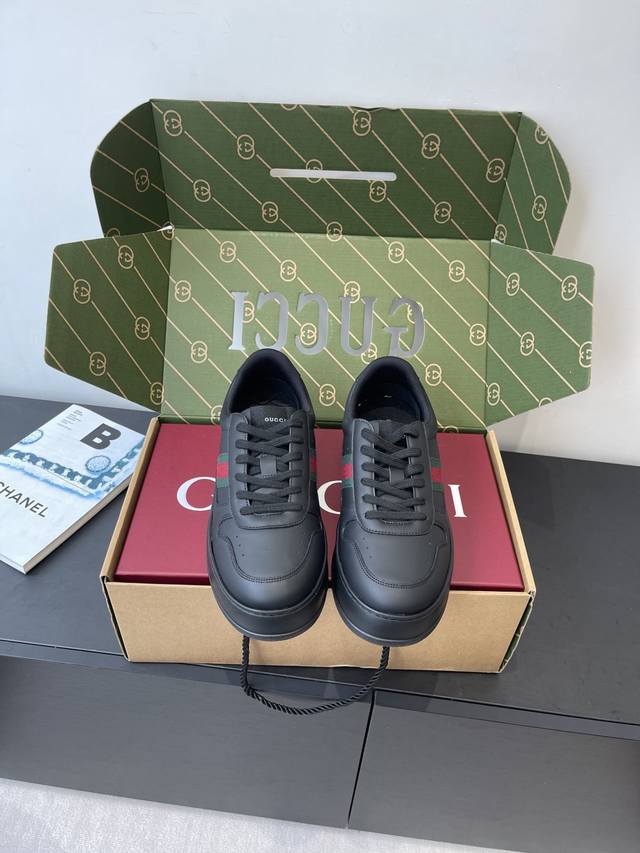 Gucci 25Ss秋冬新色 小白鞋 饼干鞋 情侣款 代购版 原版复刻一比一开模Ip轻料底 鞋面小牛皮 内里水染羊皮 垫脚牛皮 全套包装 最高版本 码数:女款3