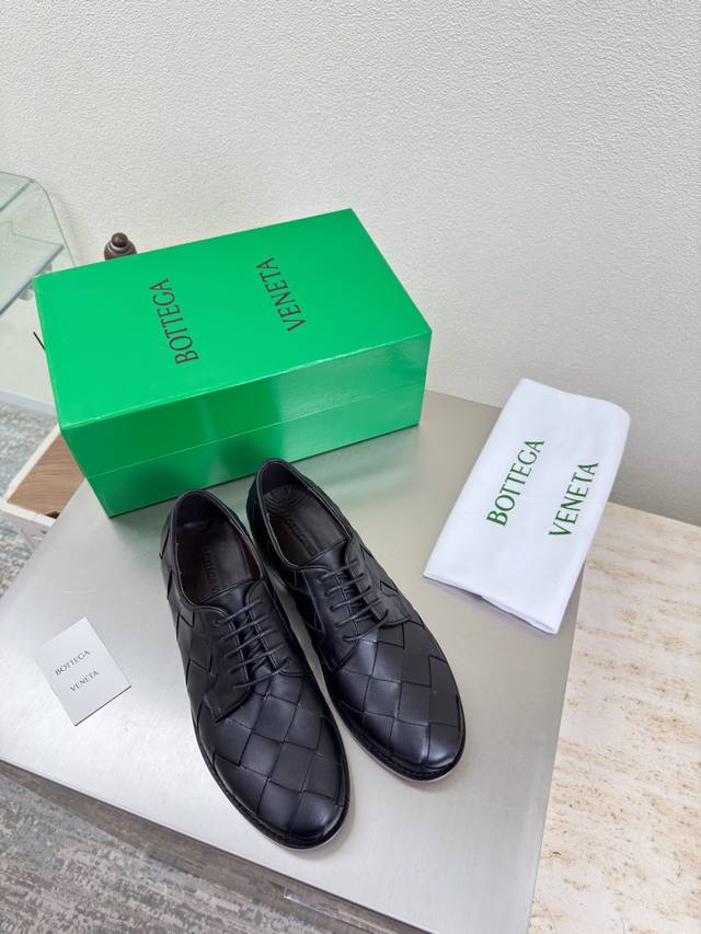 手工大编织 男女款 高定配色 Bv 德比鞋 平底设计 小牛皮系列 平底设计 高端 内置垫脚 鞋头 编织 镶嵌鞋口 黑色 男款10 这款经典款 简直Bv最新天花板