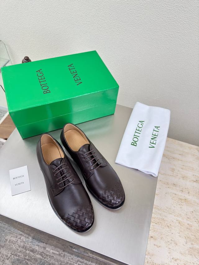 男女款 高定配色 Bv 德比鞋 平底设计 小牛皮系列 平底设计 高端 内置垫脚 鞋头 编织 镶嵌鞋口 咖啡色 男款10 这款经典款 简直Bv最新天花板啦 彩色百