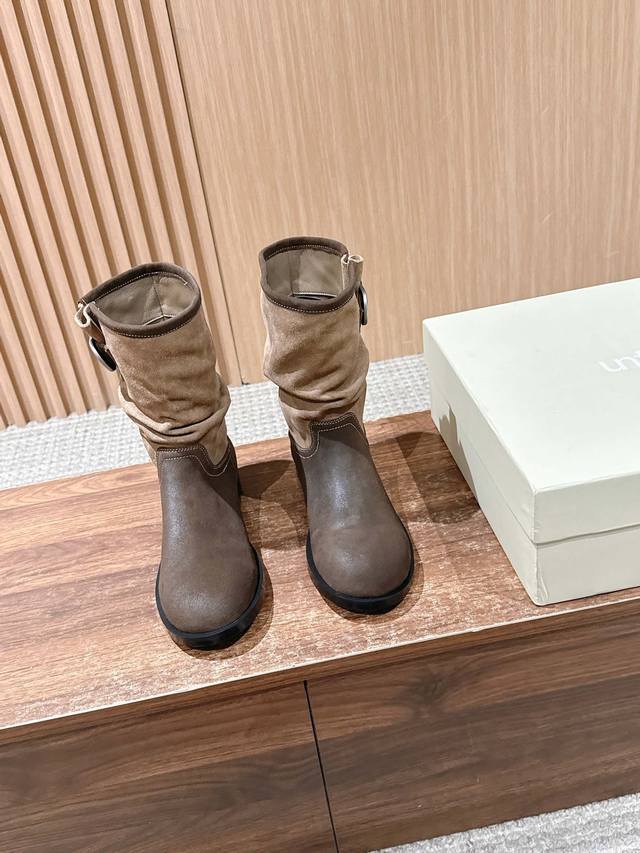 Unfolio 25S秋冬新款 全面升级款 松弛有度的堆叠美学骑士：7-！短靴 精准地捕捉了当代极简主义与慵懒高级感并存的审美趋势。不像传统骑士靴那般一丝不苟，