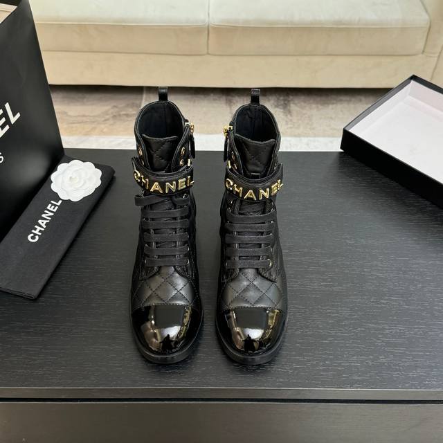 真皮大底 * 25秋季！原版定制 全网爆爆爆！超喜欢这系列，上脚依然让我心甘情愿剁手入，人气爆款必须得有它排名，各色搭配都无敌了，各种博主、网红范搭配尽显眼前，