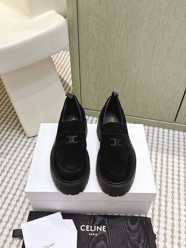 代购级 Celine 25Ss 思琳秋冬最新走秀款Lisa同款厚底乐福鞋 好多明星网红上脚 无敌显瘦 上脚超级好看百搭 进口意大利小牛皮皮质柔软 原版定制五金扣