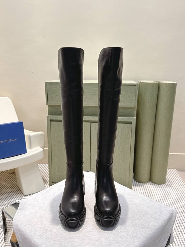 代购级 牛皮 Stuart Weitzman 5050过膝靴，黑色磨砂皮+弹力拼接，柔软贴合腿部线条，显瘦显高。厚底设计增高5-6Cm，拉长比例，超适合小个子女