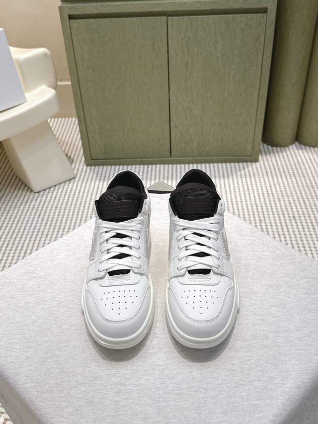 代购级 Off-White Out Of Office箭头钻休闲鞋 经典箭头Logo，辨识度超高！鞋面小牛皮+织物拼接，质感细腻又透气，橡胶鞋底抓地力强，穿着舒