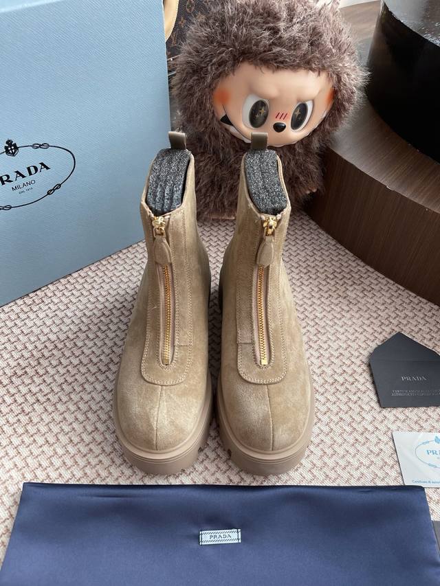 prada 芯片版本 独家出货 整双鞋子采购Zp开发打造，全部定制材料，独家开模大底，细节全部对版出货，连包装也做到跟正品一样。码数：35-40 40 定做不退