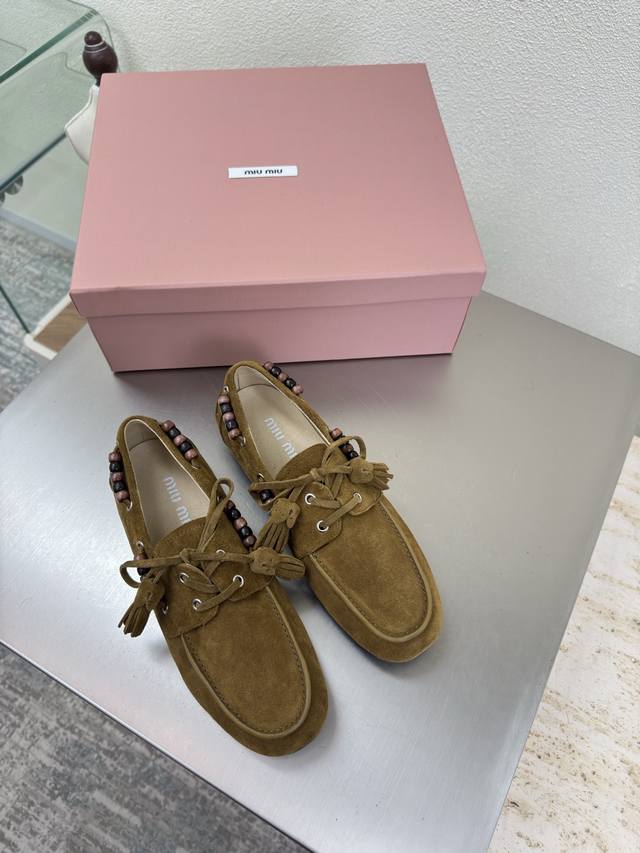 复古木珠装饰 Miu'miu 乐福鞋 土黄色 高丝光牛反绒皮 平底设计 系列 Miu'miu 经典舒适 制作 原版一致 成型大底 高版本 面料 高丝光牛反绒皮