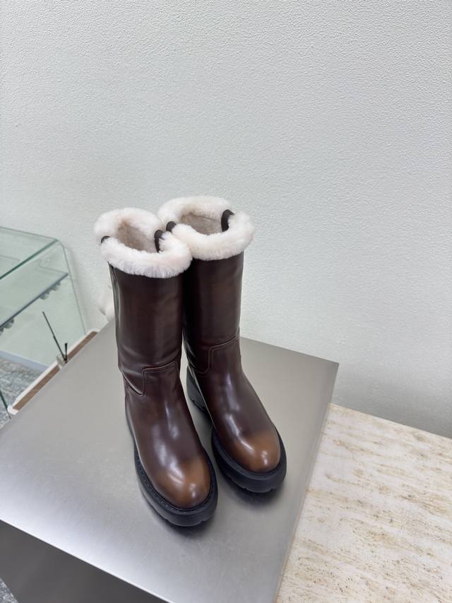 羊毛里 厚底高靴 Miu'miu 乐福鞋 擦色棕小牛皮 立体金属Logo 厚底 设计 系列 Miu'miu 经典舒适 制作 原版一致 成型大底 高版本 面料 头