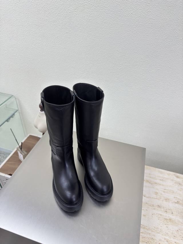 厚底高靴 Miu'miu 乐福鞋 黑色小牛皮立体金属Logo 厚底 设计 系列 Miu'miu 经典舒适 制作 原版一致 成型大底 高版本 面料 头层牛皮 内里