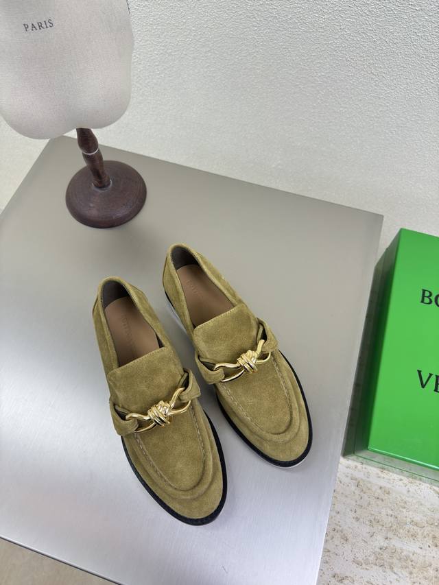 Bottega Venet* 女士Astaire乐福 单鞋 原版一比一做法 一致结绳五金配饰 橄榄绿色当今流行的又一趋势 天花板啦 最全色百搭 精致平底 包裹面