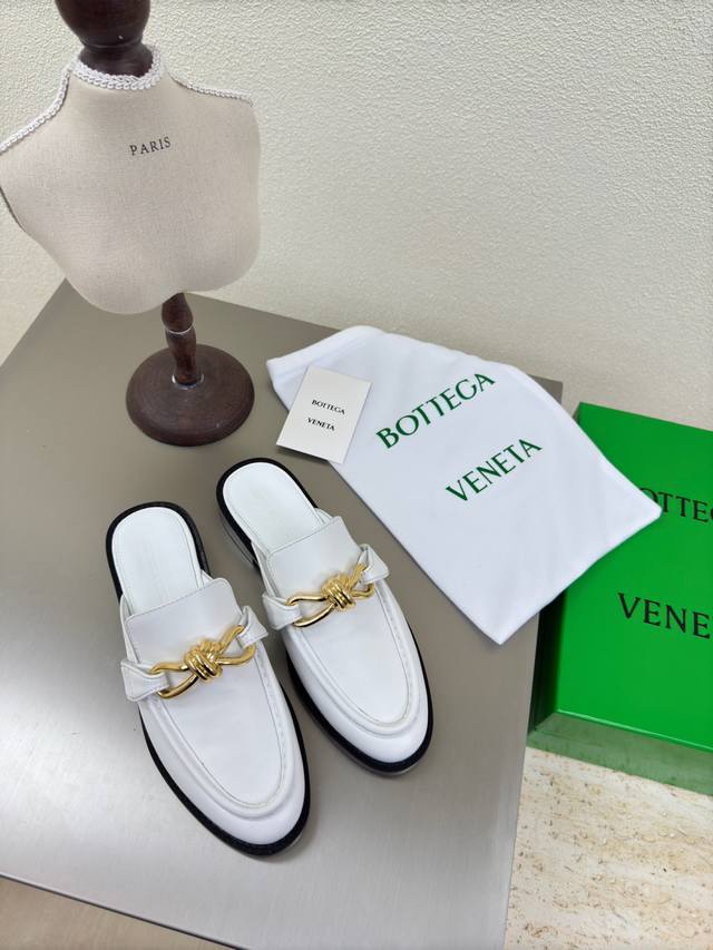 Bottega Venet* 真皮 金色五金 结绳配饰 男女款 Astaire乐福拖鞋 白色小牛皮老钱风 乐福拖鞋 原版一比一做法 一致五金 当今流行的又一趋势