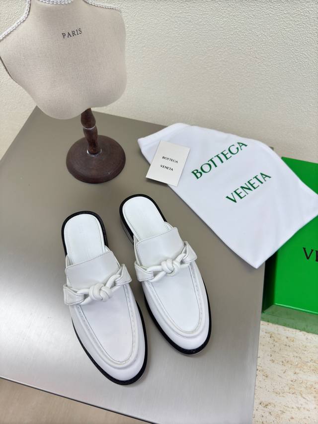 Bottega Venet* 真皮 真皮结绳配饰 男女款 Astaire乐福拖鞋 白色小牛皮老钱风 乐福拖鞋 原版一比一做法 一致五金 当今流行的又一趋势 天花