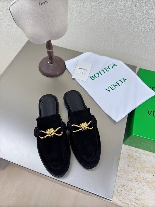 Bottega Venet* 真皮 金色 金属结绳配饰 男女款 Astaire乐福拖鞋 黑色羊反绒皮 老钱风 乐福拖鞋 原版一比一做法 一致五金 当今流行的又一