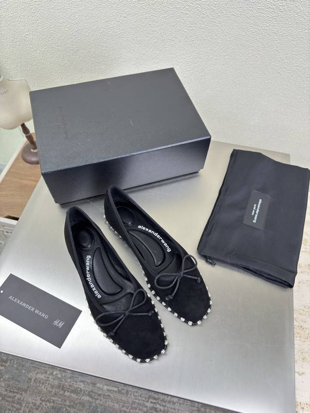 平底单鞋 设计感 Alexanderwaog 大王 黑色羊反绒皮 麂皮 简约设计 大王新款这个直戳心窝 好看又时髦了 日常百搭 面料选用原版一致小羊皮 内里选用