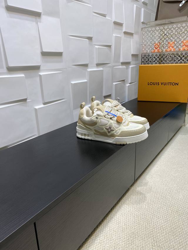 出厂价pp： Lv驴牌L家Skate 系列 四叶草 滑板鞋 情侣款 复古篮球鞋 原版购入开发 做货 本款 Lv Skate 运动鞋以包括科技网格在内的混合材质演