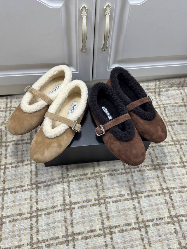 25年新款Alaia阿莱亚法式芭蕾舞单鞋平底鞋毛毛鞋 Alaia大热门平底鞋，好看又好穿 今年超火的Alaia玛丽珍毛毛鞋！明星人手一双。超舒服好穿的平底鞋！