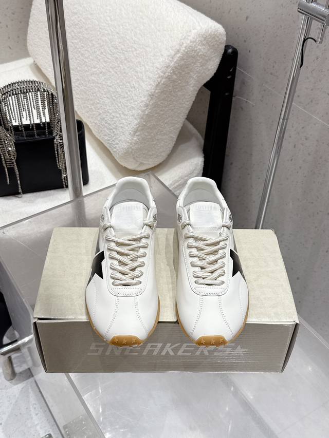 出厂 Ggdb 25Ss马拉松系列运动鞋 德训鞋 Marathon Speed-70年代美式田径风以简约线条勾勒速度美学 轻薄鞋款突破传统束缚 尼龙面与皮革拼接