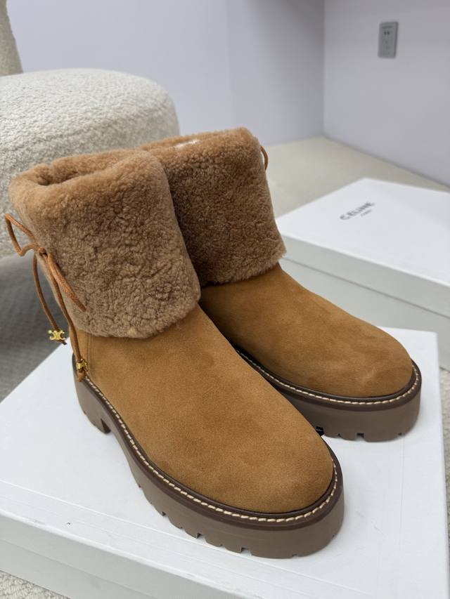 顶级品质 Celine 25Fw New Arrival～ C家2025秋冬新款短靴 毛靴 皮毛一体材质，搭配蝴蝶结装饰，简约俏皮 厚底增高显腿长，也显腿瘦 决