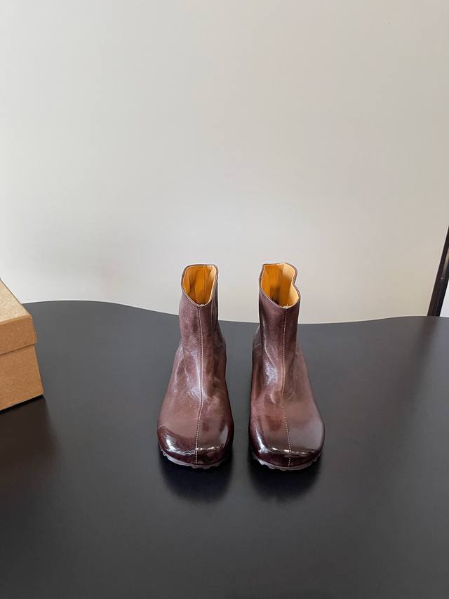 顶级品质 小众品牌Guidi风格水洗复古切尔西褶皱德比手工鞋 手工鞋讲究的是随性，跟人一样，每一双有自己的思想，自己独有的特色，没有固有模板，找不到一模一样！不