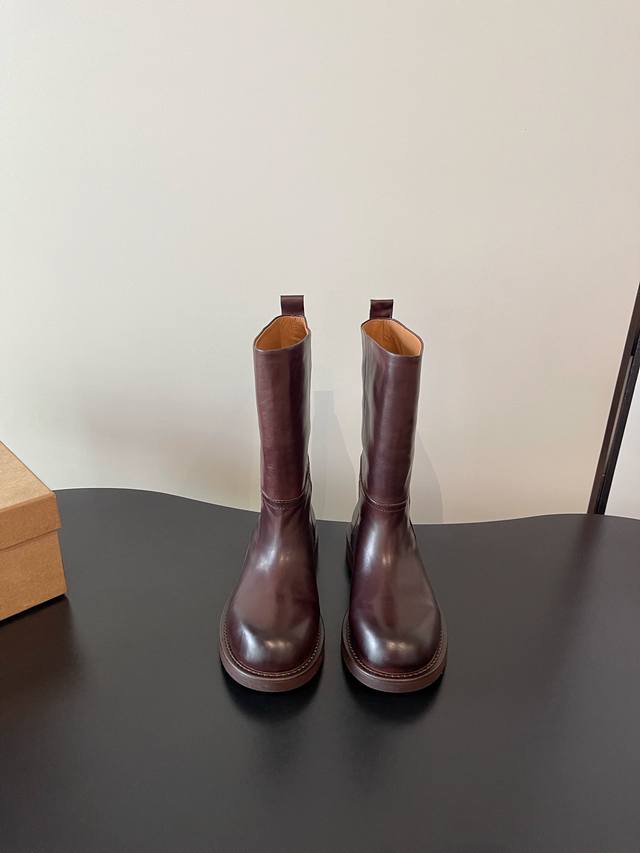 顶级品质 小众品牌风格复古切尔西褶皱德比手工鞋 手工鞋讲究的是随性，跟人一样，每一双有自己的思想，自己独有的特色，没有固有模板，找不到一模一样！不规则是手工鞋的