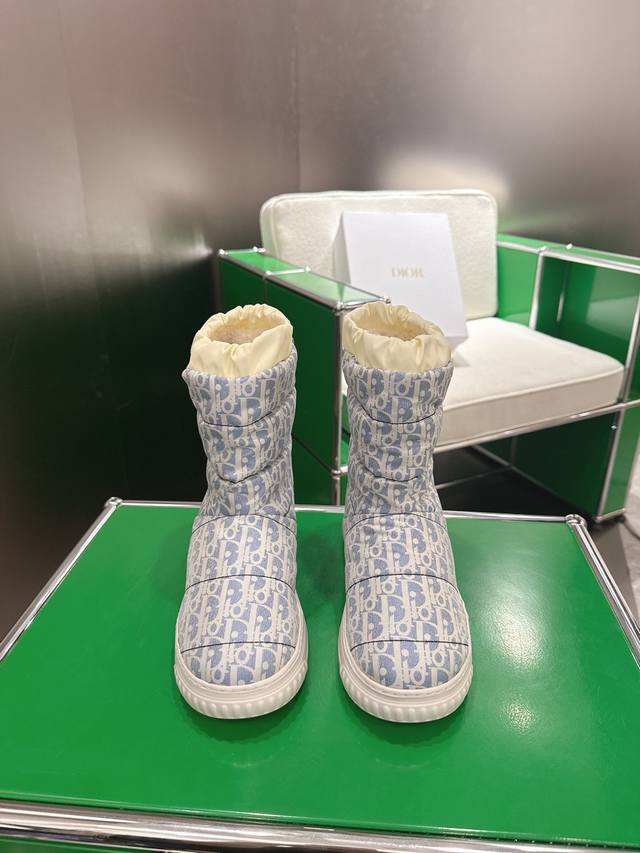 顶级版本 Dior 迪奥 2025Ssd家秋冬新款保暖羽 绒靴毛毛靴短靴 原版复刻 细节完全对版 全新毛靴风向标 好看 非常抢眼 简约百搭不平凡 原版防水羽绒布