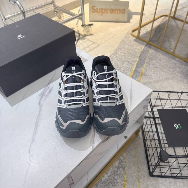 出厂 Kailas Fuga Du Boa 凯乐石 远征5 乌木灰 越野机能跑鞋 鞋面主体部分采用网状薄翼材质中底是大坡王最具特色的山形结构 Vibram Me