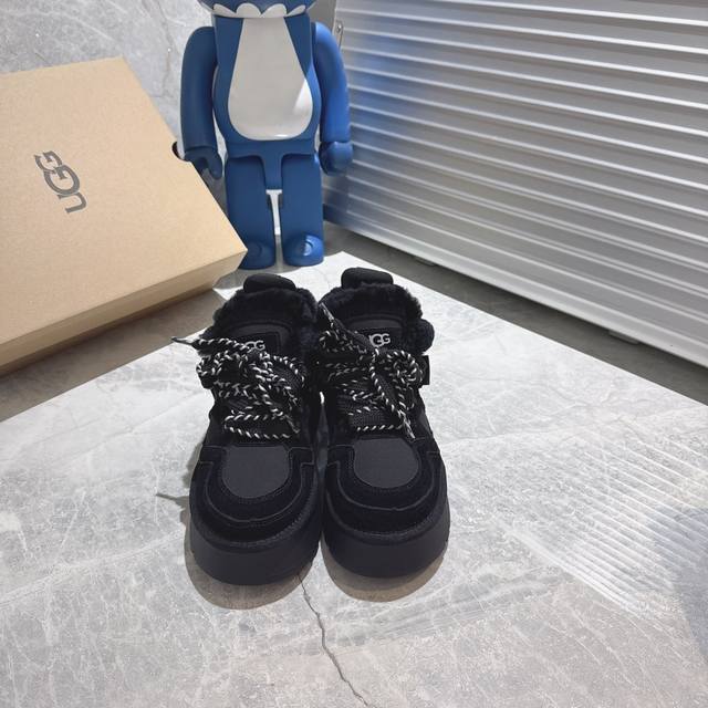 艾秋梅尔羊毛系列 Hanni同款厚底雪地靴太爱了，又特别轻便好穿，搭配袜子有种甜度超标少女感，厚底增高设计，活力感拉满，真嘟超级少女～一眼沦陷，脚感软糯舒适，百