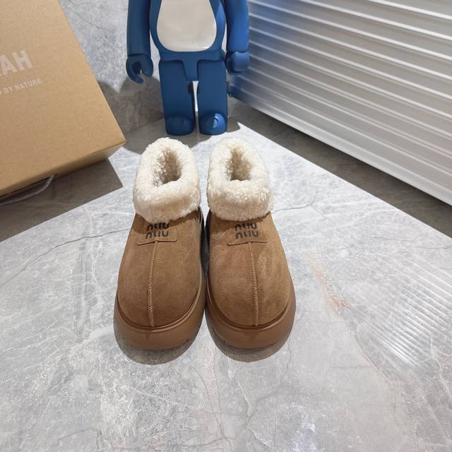 出厂 Miu家女孩 缪缪原创雪地靴上新啦，增高神器 美拉德系颜色+翻毛真羊毛搭配，简约随性，舒适厚底～独特新颖，暖呼呼的毛，怕冷宝子们的福音，橡胶大底轻便不累脚