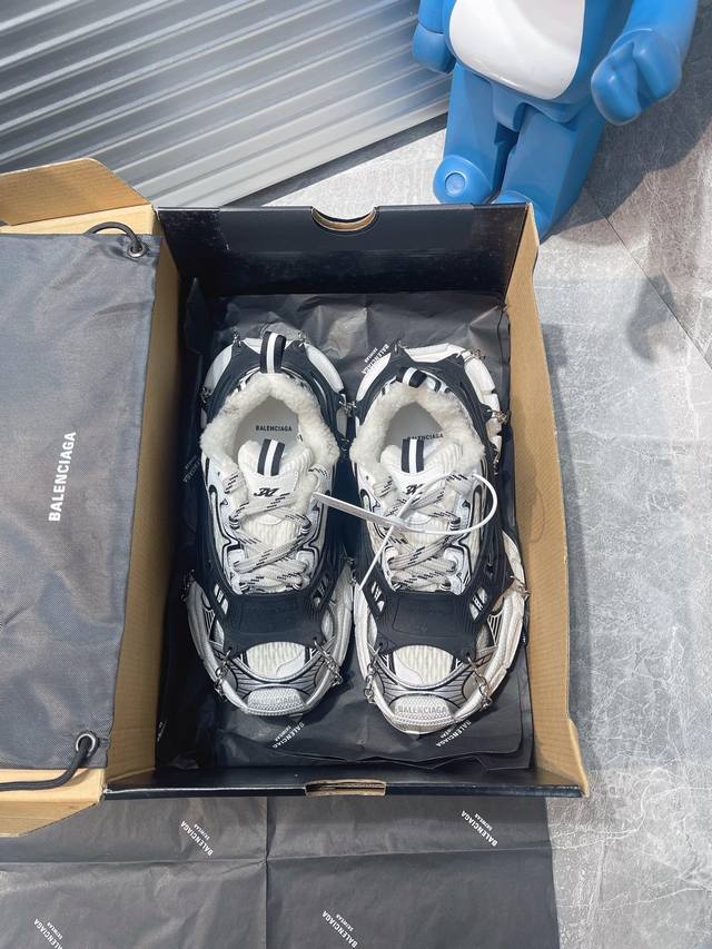 出厂 冰爪加绒款 巴黎世家3Xl十代新款 *Sunner大底纯原版本 运动鞋强势出货 重工打造 所有配件均通过定做出产正品裁片 正确字体电绣 粗细、位置、大小正