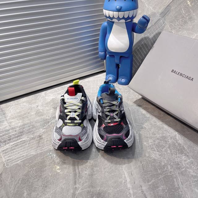 出厂 巴黎世家2025新款6Xl鸳鸯色 Balenciaga 6Xl 纯原版本强势出货 重工打造 所有配件均通过定做出产正品裁片 正确字体电绣 粗细、位置、大小