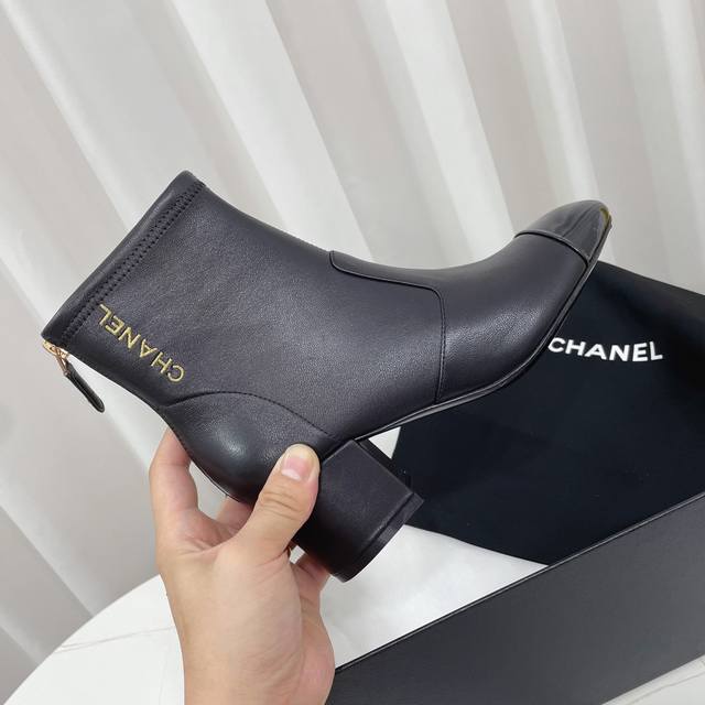 Chanel短靴，超级好穿经典百搭款，宝宝们最爱的增高神器，成功拉长腿部视觉效果，超级瘦腿瘦脚 原版进口工艺真皮大底 进口弹力羊皮面料 外侧电绣Logo字母点缀