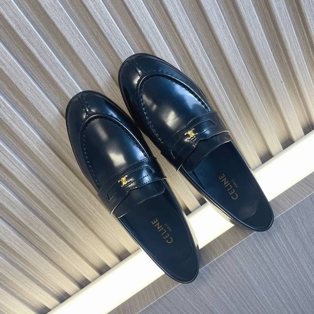 Celine 凯旋门乐福鞋，小皮鞋 乐福鞋复古百搭经典系列，一脚蹬简约设计、简约时尚、真的好好看 鞋面开边珠牛皮面，内里垫脚全真皮，意大利真皮底~~~ 35-3