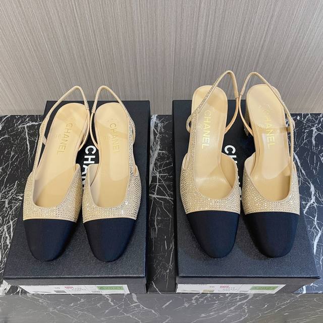 Chanel 春夏季最新水钻粗跟侧空凉鞋 时尚走秀款 全烫钻鞋面，内侧空包头风格，1.5Cm平跟 6.5Cm粗跟小Logo点缀，演绎时尚！怎么搭怎么好看系列！