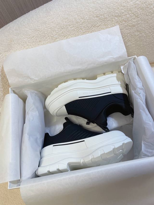 Alexander Mcqueen 麦昆新款Tread Slisck Moto机能风短靴；弹力鞋；情侣款真的大爱喔；又酷又飒 细节定制高端货，原版1比1复刻 独