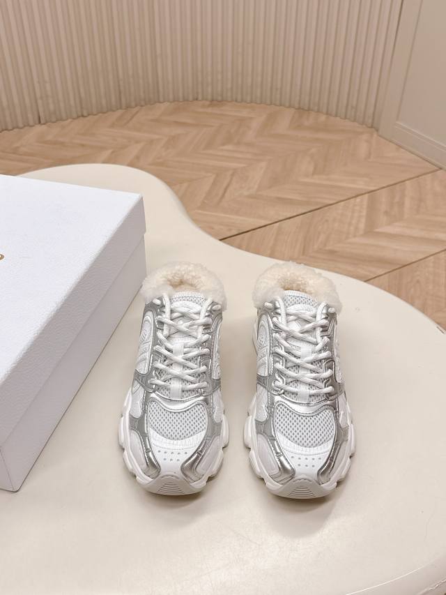 半拖羊毛款款 情侣款 迪奥 Dior Chrono 新款休闲运动鞋跑鞋老爹鞋 真的酷毙了，未来感十足原版完美复刻！全对版材质 模具！！码数35-46