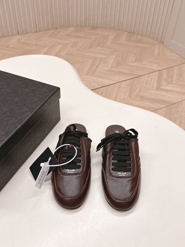 半拖款 prada普拉达p家26Ssfw～New新款系带玛丽珍休闲鞋芭蕾舞鞋小皮鞋半拖鞋 低调奢华懒人鞋，富人的不二选择！ 软胶底素有踩云感之称～舒适度百分百