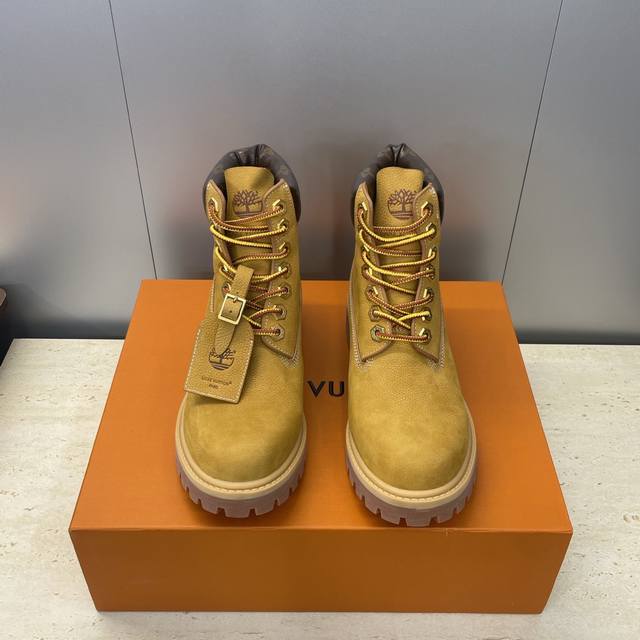 工厂p价p Louis Vuitton* X Monogram 2025秋冬联名情侣新款游牧风格系带机车及裸短靴 Lv字母Logo低跟拼色骑士登山靴 材质：鞋面