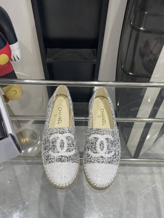 24Sschane 渔夫鞋 新配色 认准我家代购外包装全网颜色最齐 版本最高 香奈儿渔夫鞋专柜最新包装外盒码：35-40。 34、41、42订做