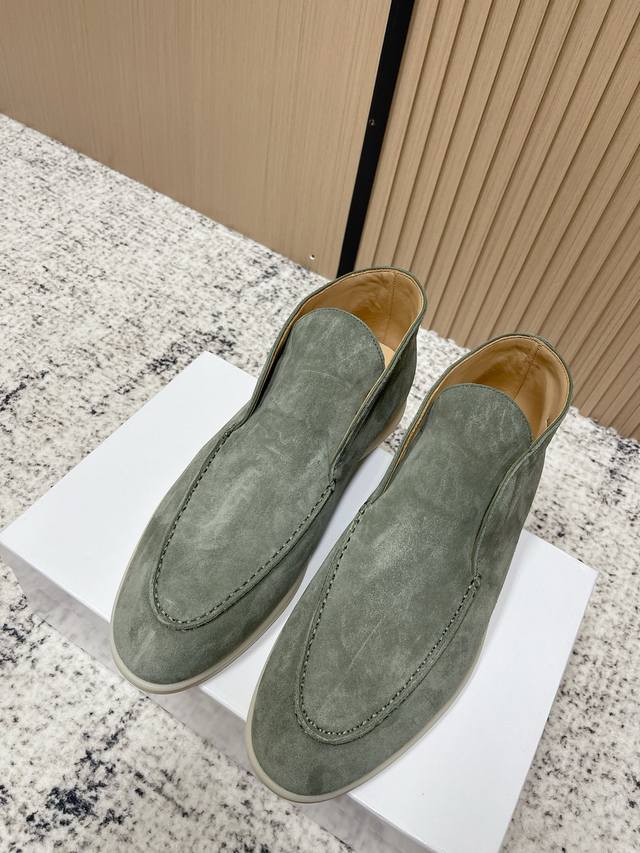 顶级版本： Loro piana Open Walk女高帮乐福鞋 意大利宝藏品牌，和爱马仕匹配的品牌！低调奢华，只有自己穿了才知道有多舒服！ 的款式都是世界上有