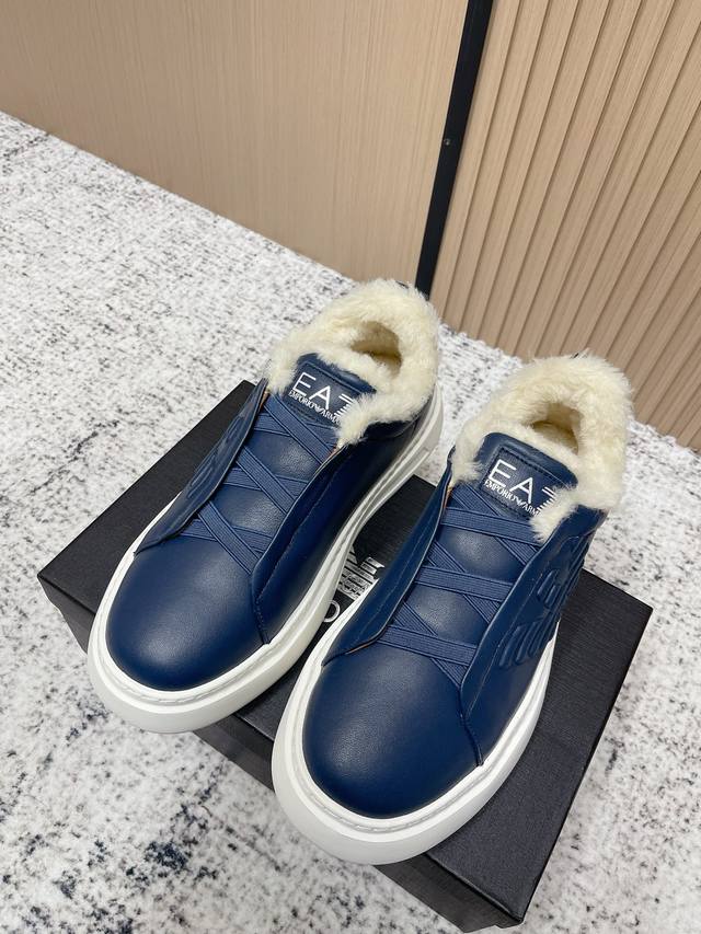 顶级版本：男款 Emporio Armani阿玛尼 Ea7 休闲 运动鞋 原版购入开发 做货 此款 Ea7 休闲运动鞋在鞋侧面采用压花大鹰标Logo，予以品牌感