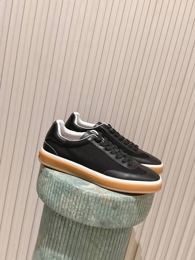 代购级顶货女款 :男款 : 诺悠翩雅 老钱风德训鞋 穆勒拖顶级升级版全系列上新啦.今年的Lp再出新色，颜色非常的惊艳，适合夏天的同时又非常百搭显白 Loro p