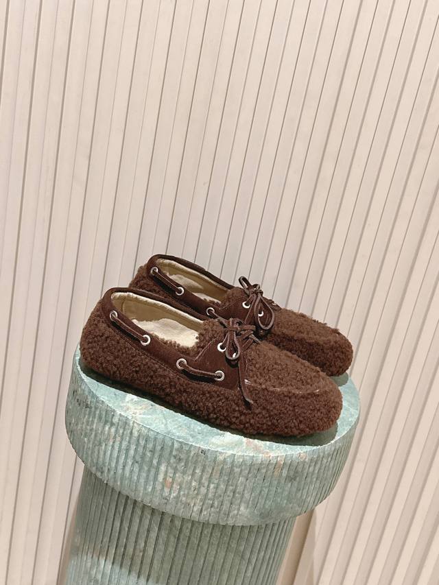 顶级版本: 缪缪Miumiu2025S新款毛毛鞋系列 百搭时髦单品！不管居家还是外穿都是品味的象征性！ 秋冬搭配袜子 那更是太绝太绝了 面料：定制原版马毛车皮L