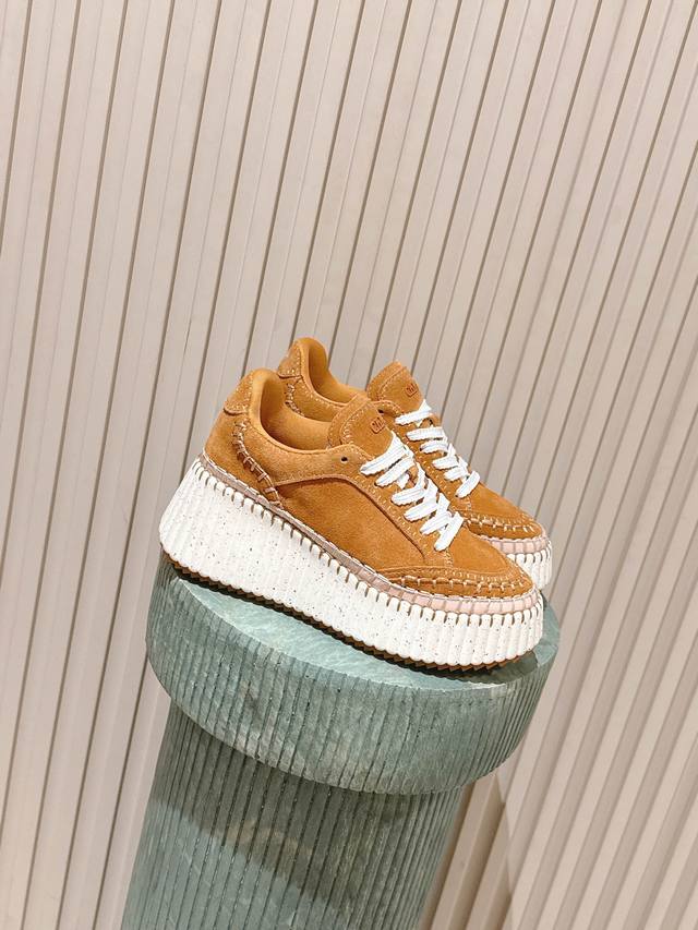 顶级版本：新播色 : 克洛伊新款厚底饼干鞋！最新配色入手一款本季颜值爆表的酷潮靴， 专柜以7800购入！全网独家开模定制，历经1个月调整还原正品级，专柜验货级别