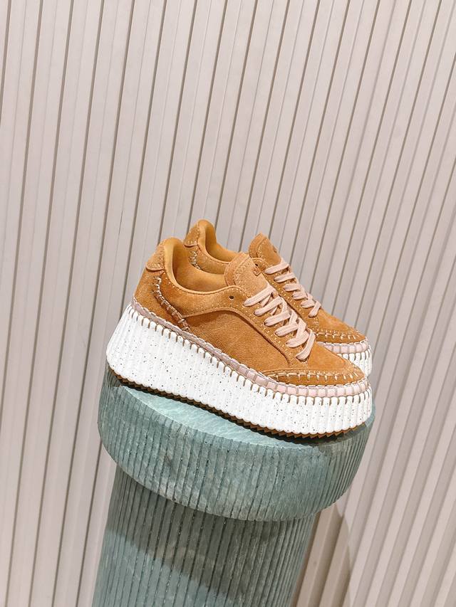 顶级版本：新播色 ： 克洛伊新款厚底饼干鞋！最新配色入手一款本季颜值爆表的酷潮靴， 专柜以7800购入！全网独家开模定制，历经1个月调整还原正品级，专柜验货级别