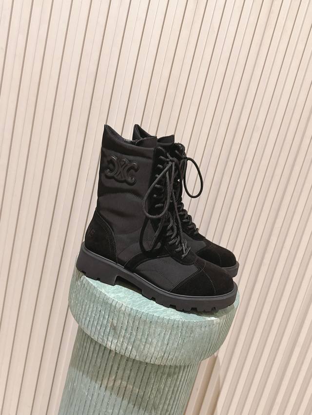 顶级版本： :Celin* 秋冬新品玛格丽特马丁靴 中筒靴型，鞋带可调节，能贴合不同脚型；厚底设计，兼具增高与修饰腿型的效果，让腿部线条更显纤细。橡胶大底，抓地