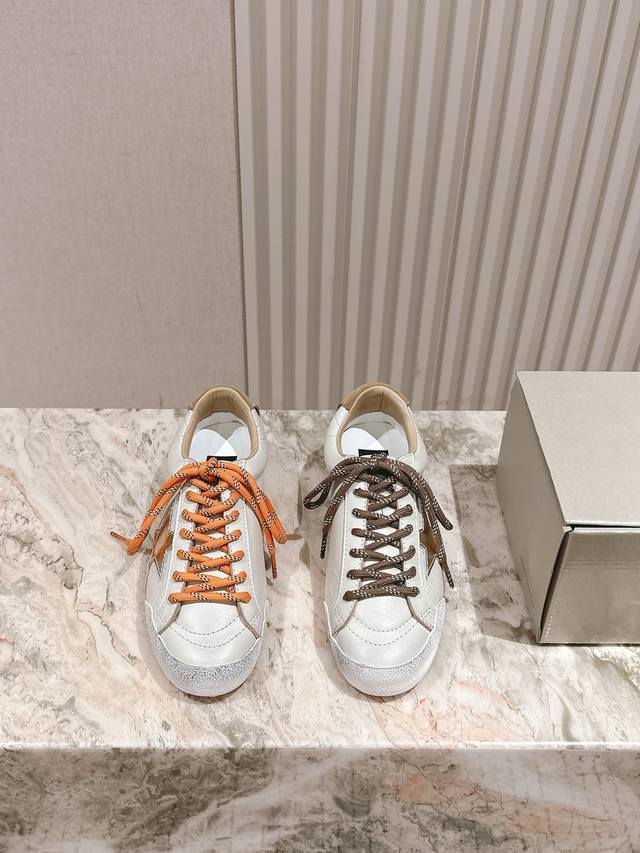 代购级女 男240 Ggdb~~Golden Goose 25Ss 情侣款 德训鞋 全网最好版本不服来比 # Ggdb经典情侣款小脏鞋~~火红程度上怼小白鞋，下