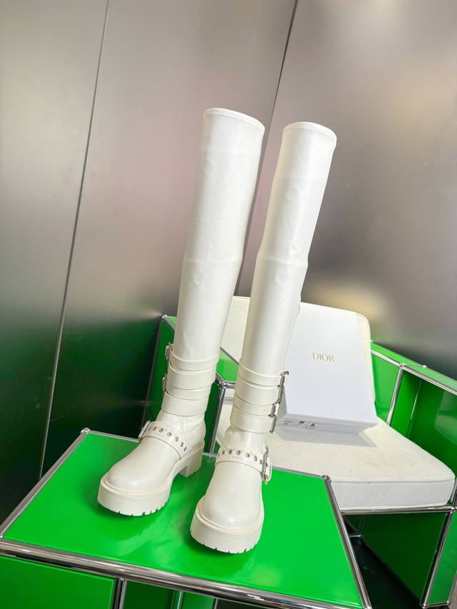 K020 Dior迪奥25秋冬封神战靴长靴 超酷飒有范儿 匠心搭配多层条皮带扣 彰显潮流前卫风格 帅气有型 焕发运动时尚型格 面料:原版定制牛皮 内里:牛皮 大
