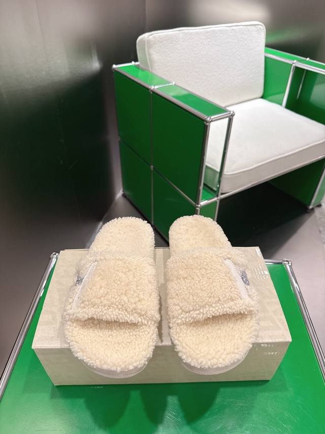 K027 Ggdb 休闲小脏鞋毛拖 Ggdbdb 百搭两穿休闲鞋 追求“完美的不完美”、品牌标志性的Lived-In 岁月留痕，做 日处理和独特的星星，是意大利