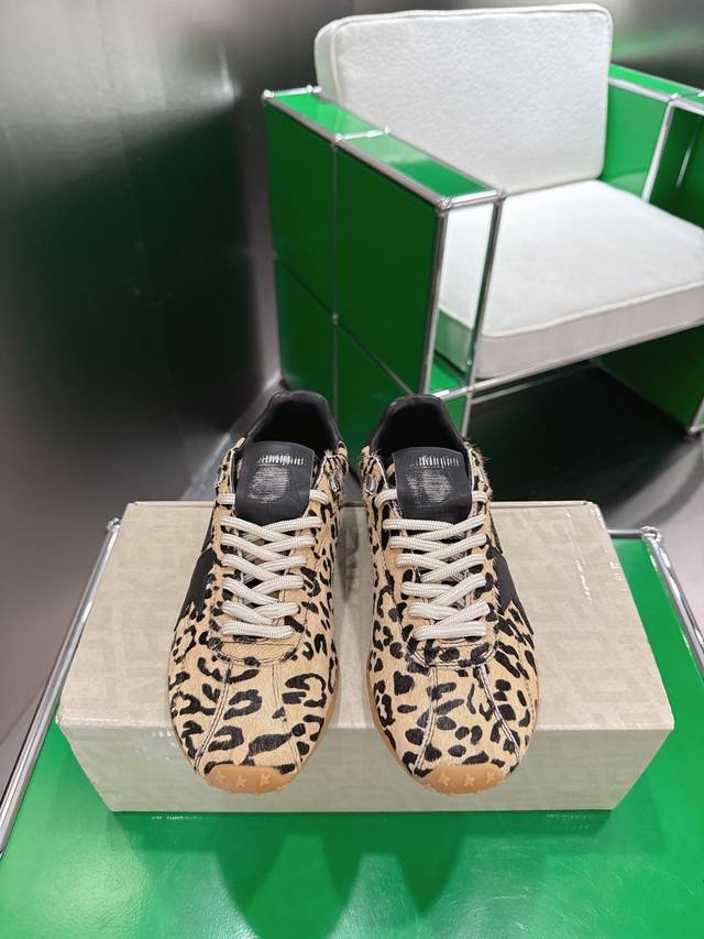 K027Ggdb 25Ss马拉松系列运动鞋 德训鞋 Marathon Speed-70年代美式田径风以简约线条勾勒速度美学 轻薄鞋款突破传统束缚 尼龙面与皮革拼