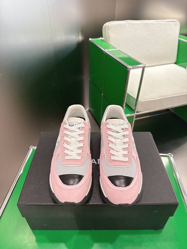 K010 Chanel 香奈儿 2025顶级休闲款运动鞋 这款经典设计；鞋面多种工艺电绣的风格；大底却时尚运动；不平凡的拥入了多种配色元素 多元化混搭非常好看百