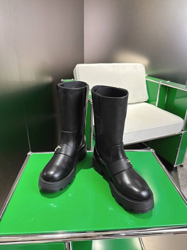 K020 Dior 迪奥2025Ss复古英伦风布洛克新款骑士长靴 萱型百搭瘦脚Yyds.造型立体饱满，帅气十足 上脚舒适 一款非常复古风、气场十足单品、设计风格